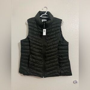 BNWT women’s puffer vest